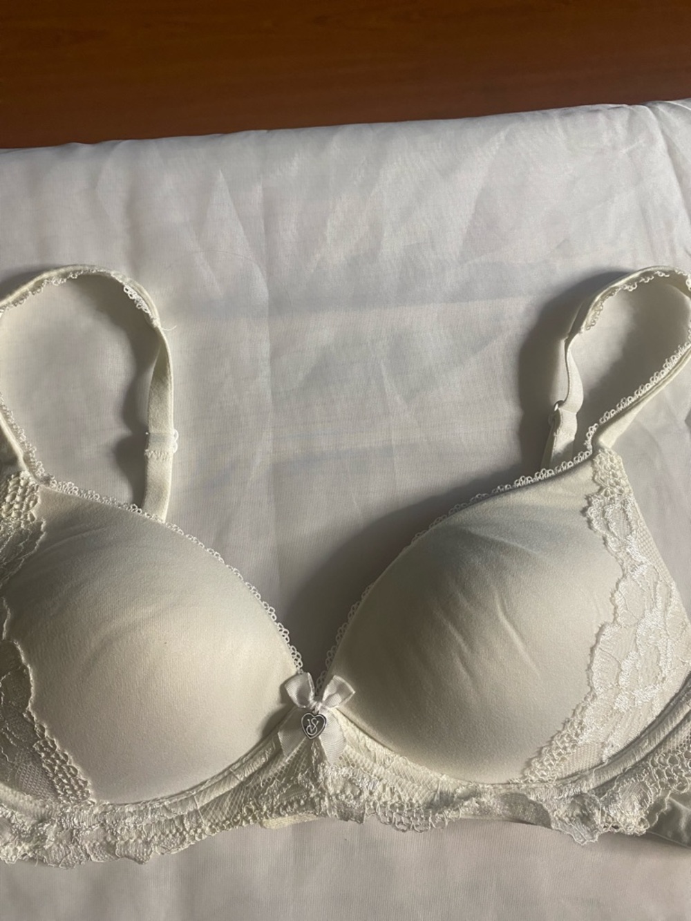 Victoria's Secret White Lace Push-Up Bra Size 34A